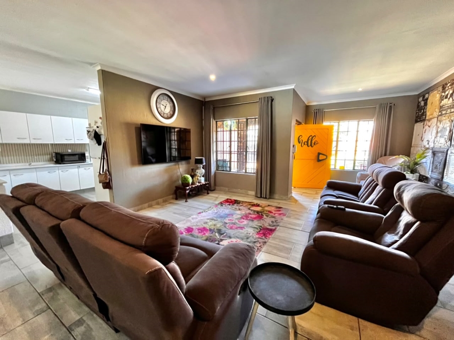 To Let 4 Bedroom Property for Rent in Cashan North West